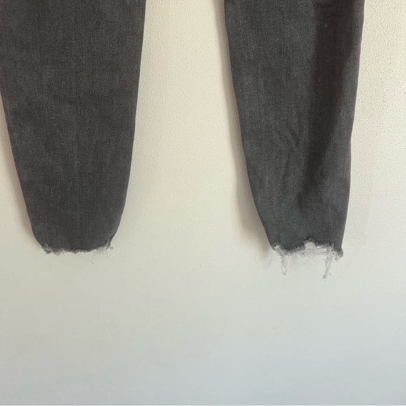 American Eagle Grey Distressed Super Hi Rise Jeggings Size 6 Short - Picture 6 of 8